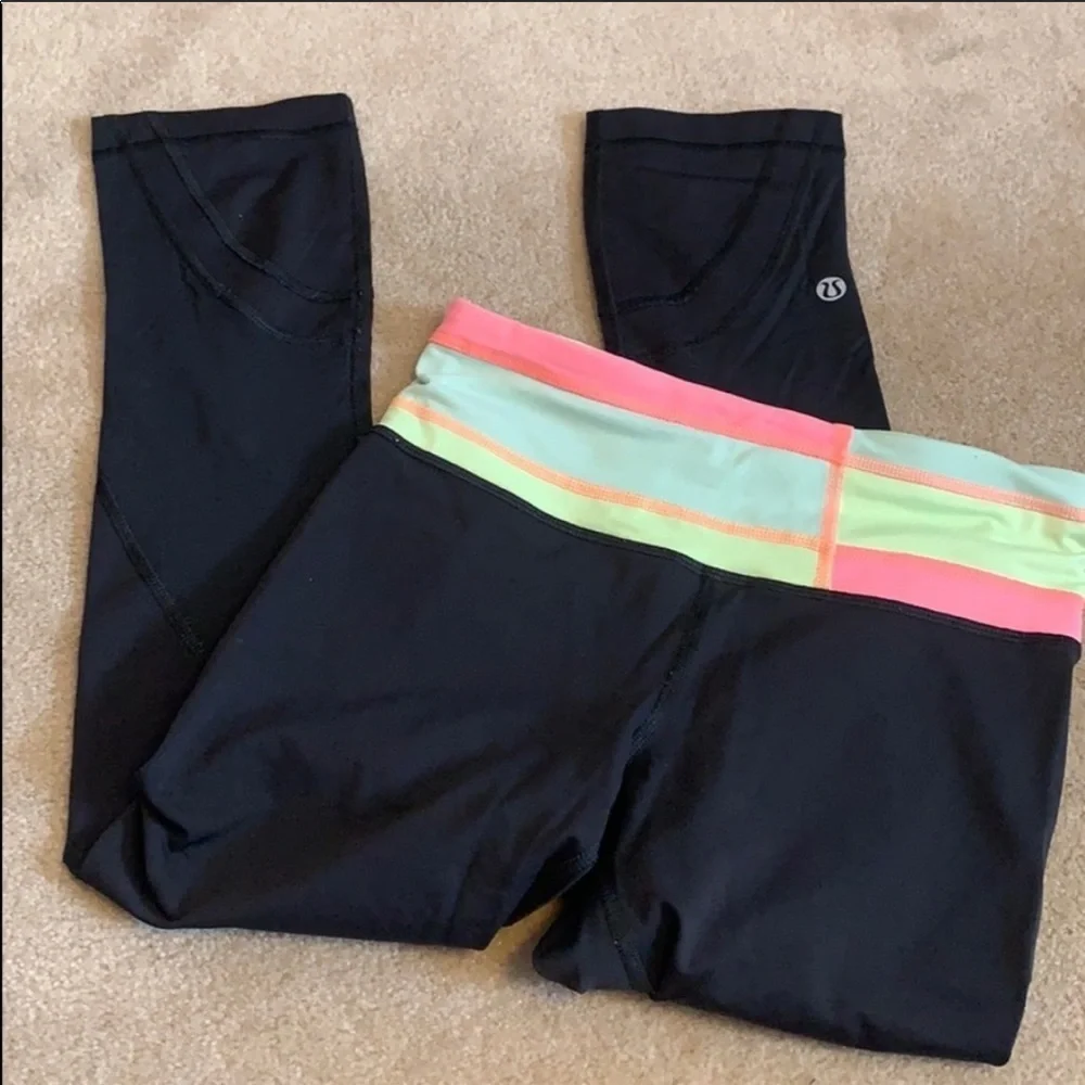 ⛱️Lululemon - Black Colorful Waistband Crop Leggings - 2